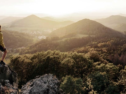 man-to-horizon-desau