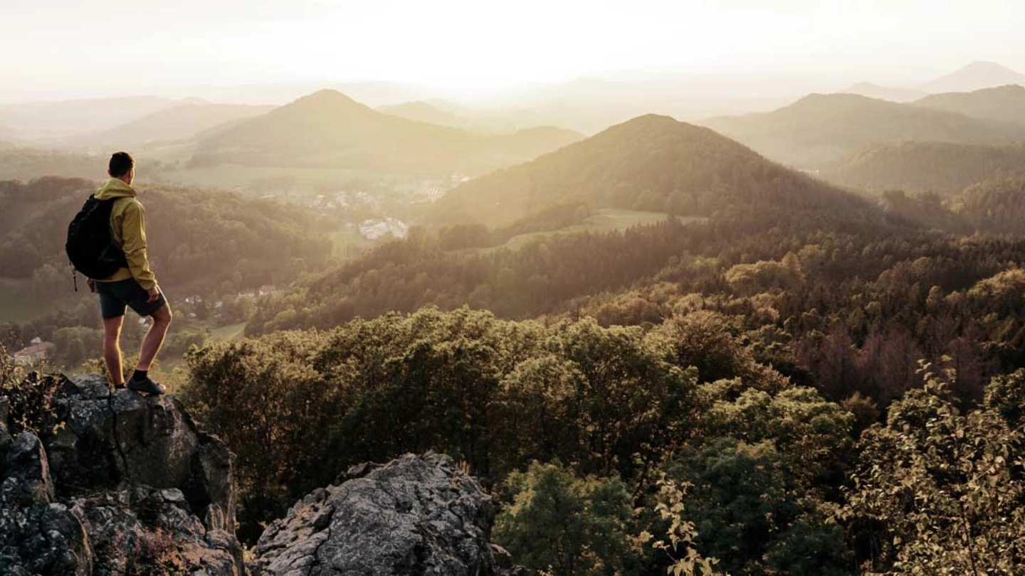 man-to-horizon-desau